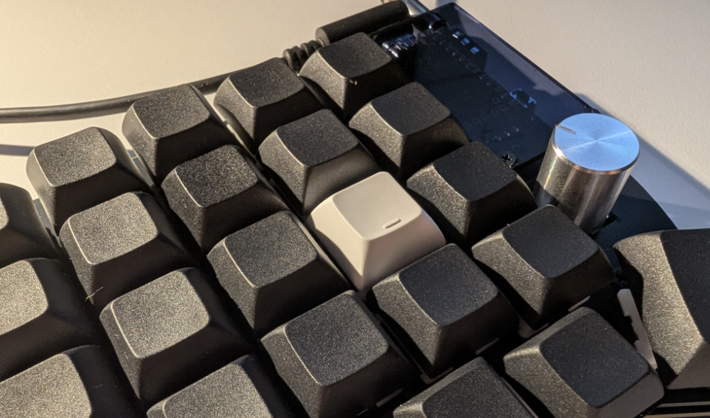 Subtle homing notch and DSA keycaps gaps