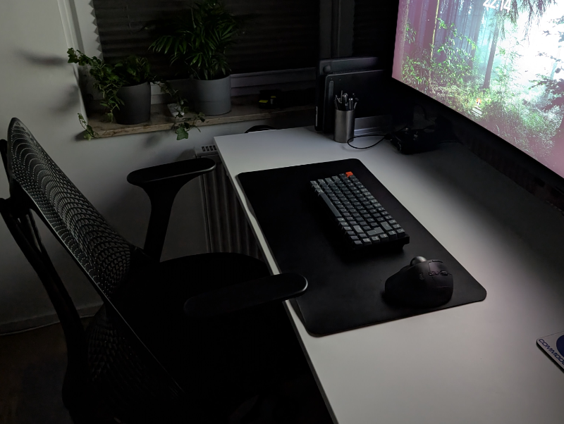 Keychron K2 V3 and Logitech MX Ergo with Sayl armchair at night